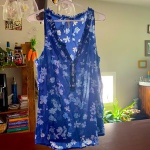 Summer favorite! Sleeveless top